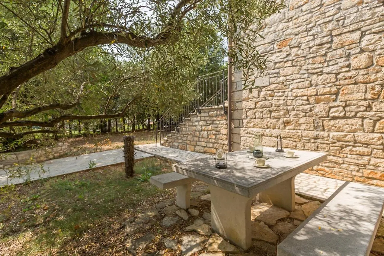 Holiday House Anna, Near The Beach With Huge Private Garden Tar-Vabriga Holiday home