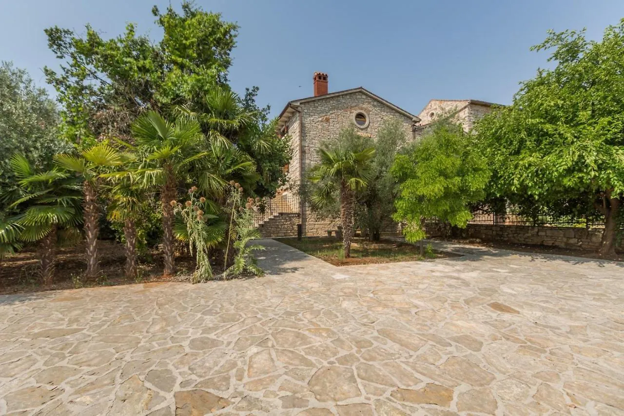 Holiday home Holiday House Anna, Near The Beach With Huge Private Garden Tar-Vabriga