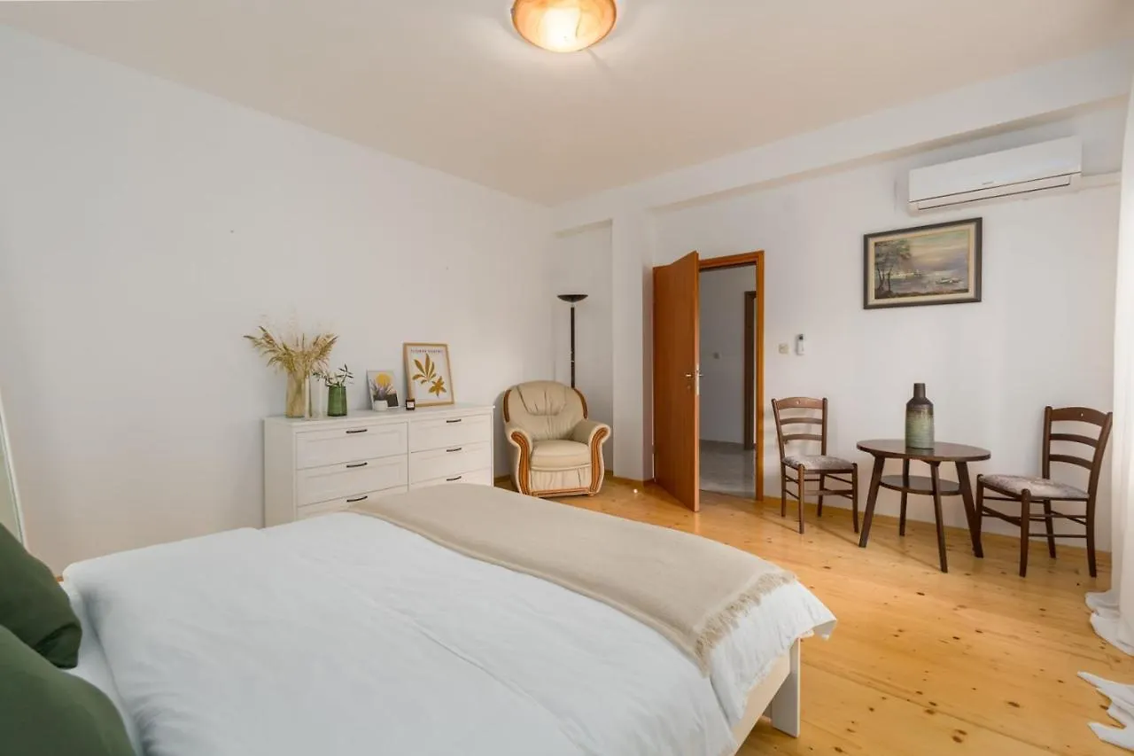 Holiday home Holiday House Anna, Near The Beach With Huge Private Garden Tar-Vabriga
