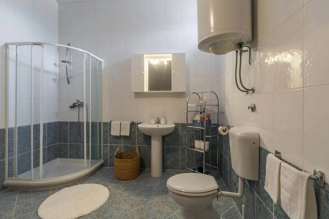 Holiday House Anna, Near The Beach With Huge Private Garden Tar-Vabriga 0*,