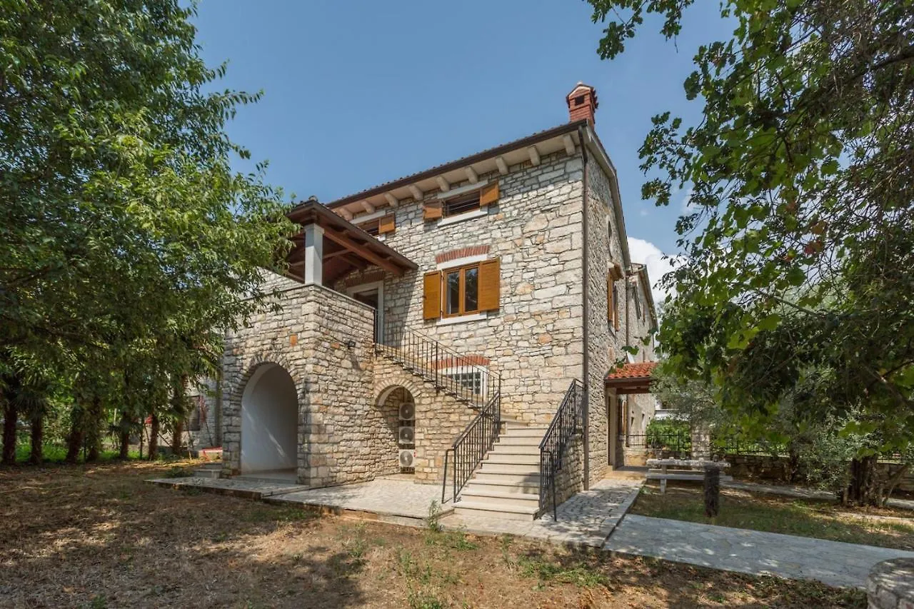 Holiday House Anna, Near The Beach With Huge Private Garden Tar-Vabriga Holiday home