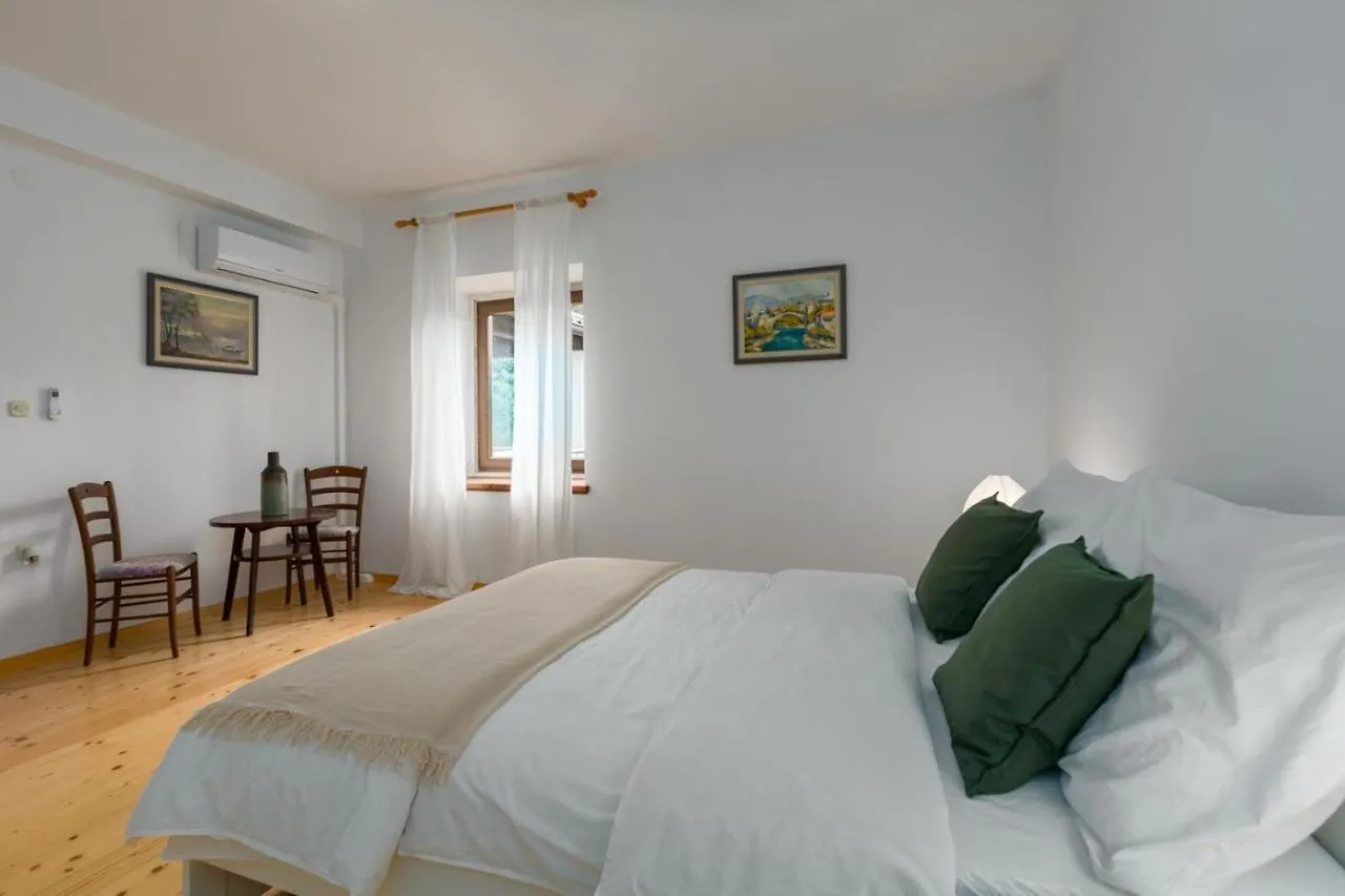 Holiday House Anna, Near The Beach With Huge Private Garden Tar-Vabriga